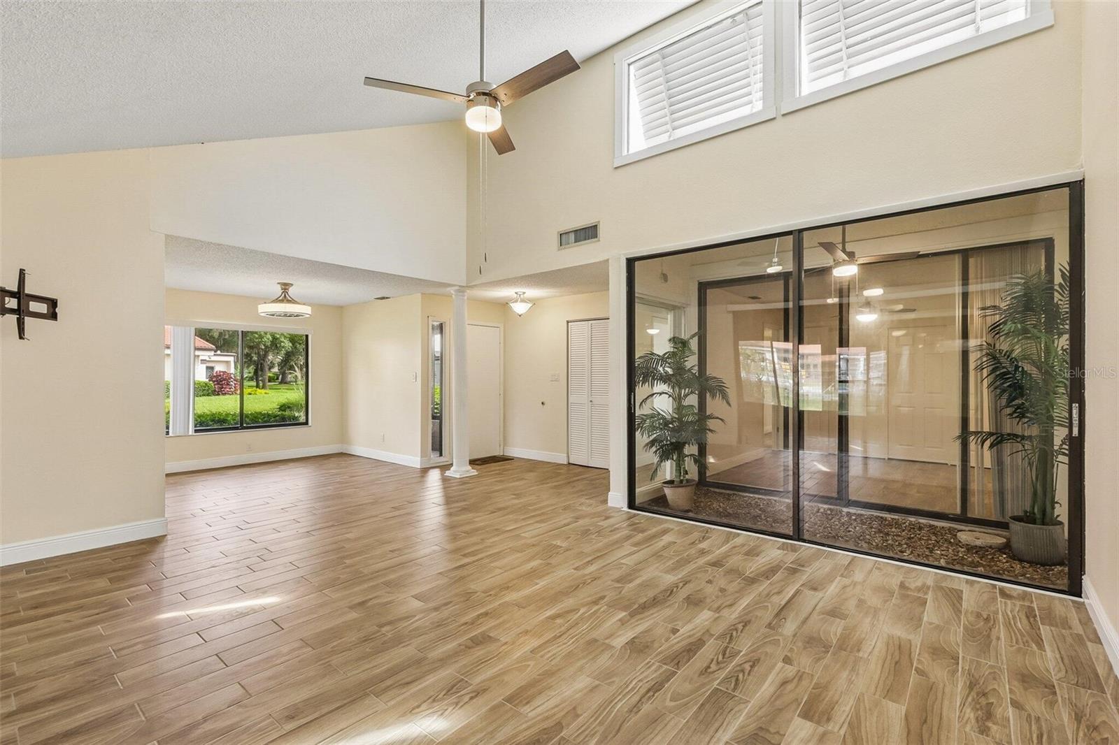 WALDEN LAKE FAIRWAY VILLAS UNI - Residential