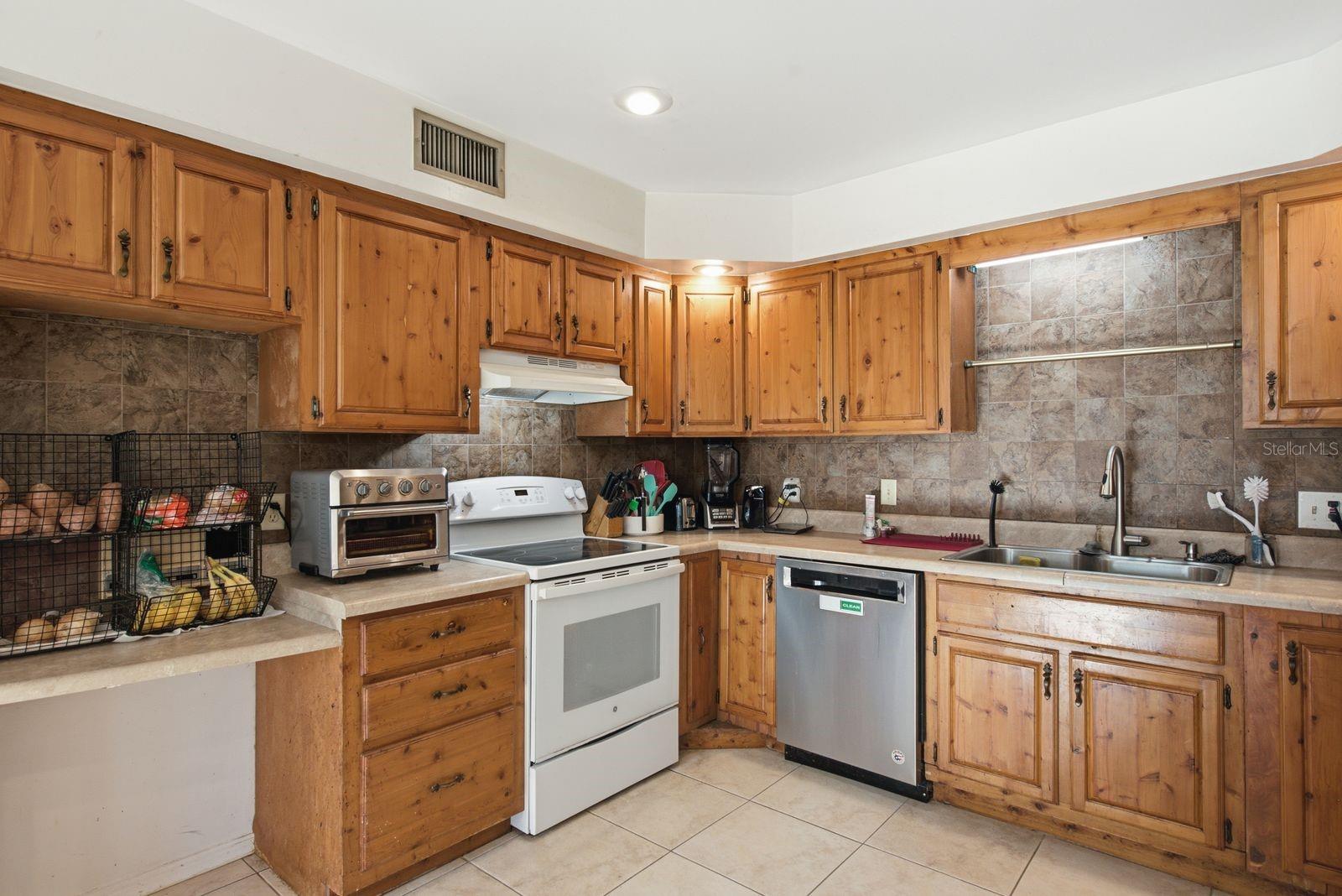 PINELLAS CREST - Residential
