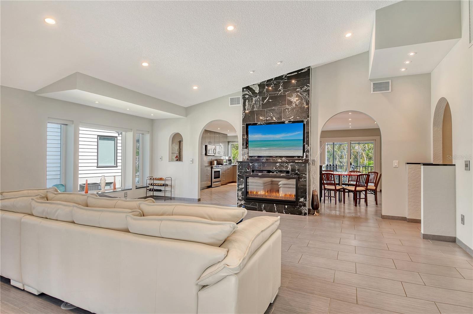 BAY ISLES - Residential