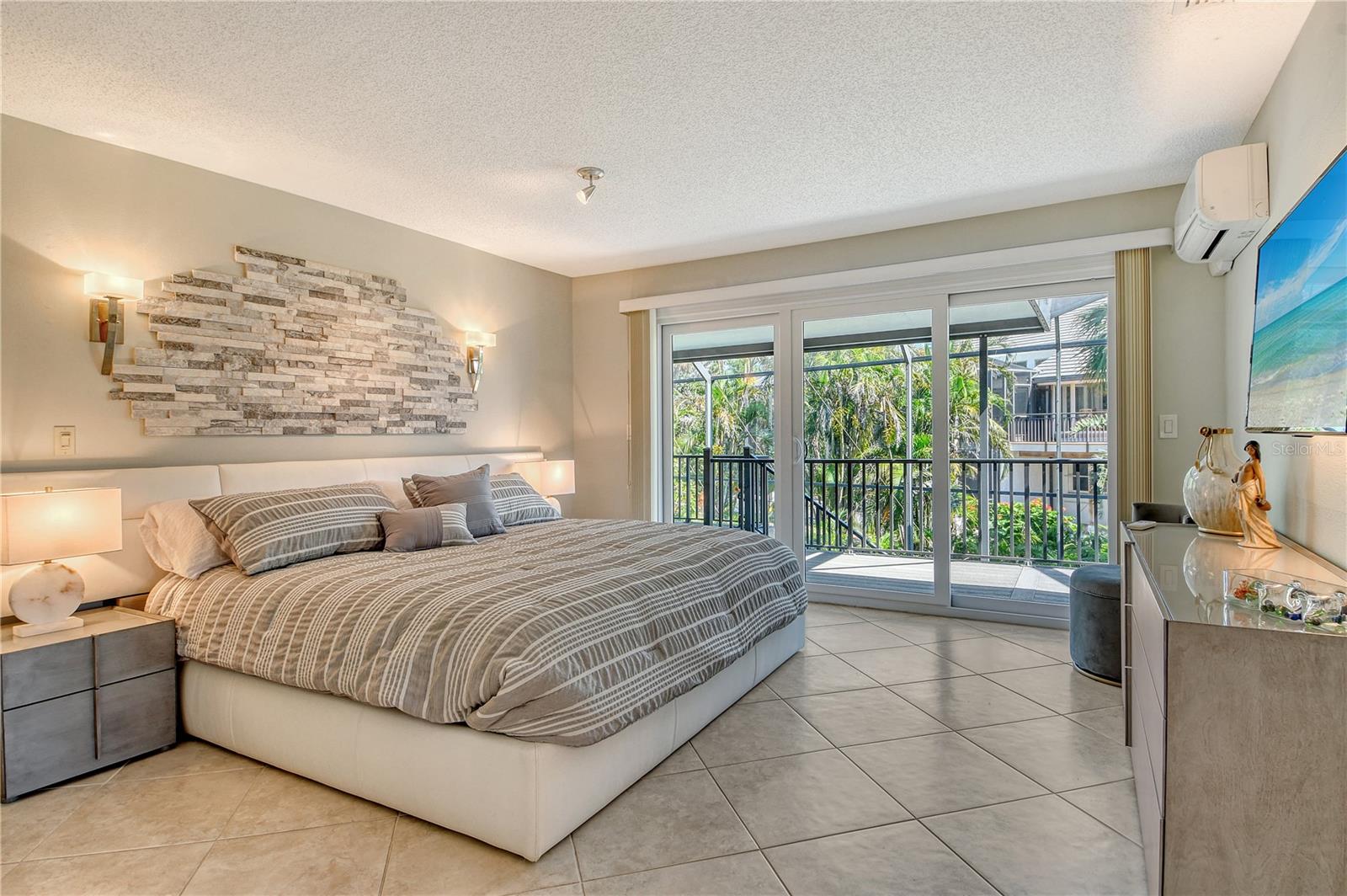 BAY ISLES - Residential