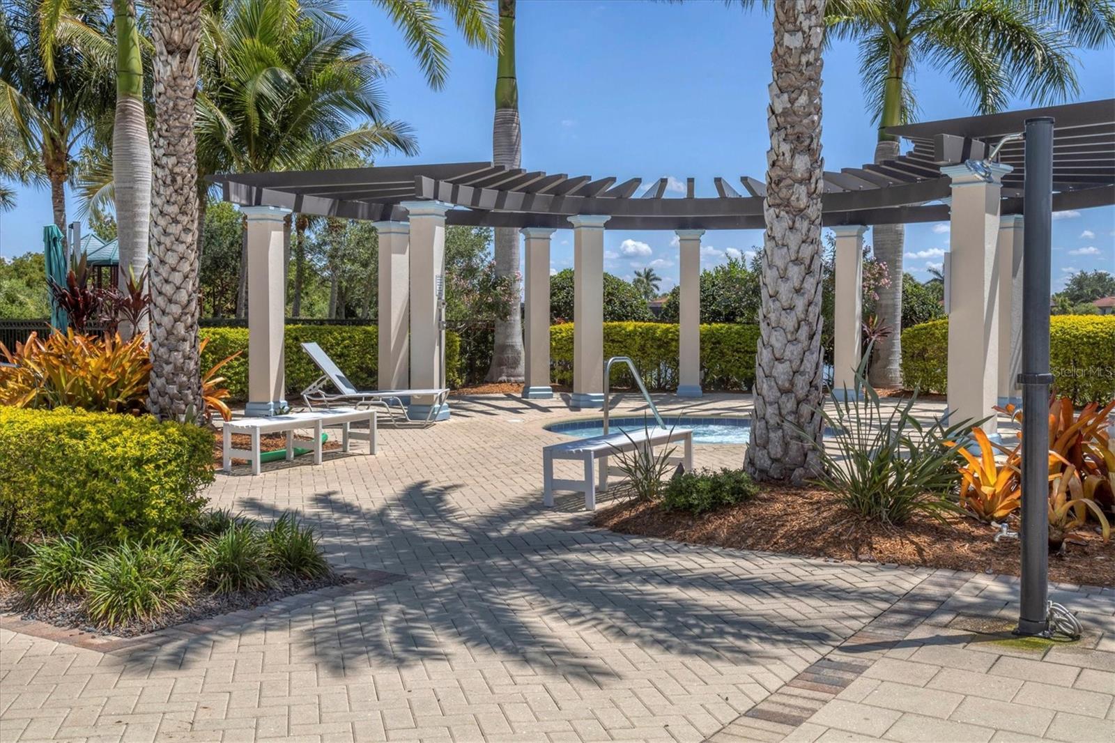 SARASOTA NATIONAL - Residential