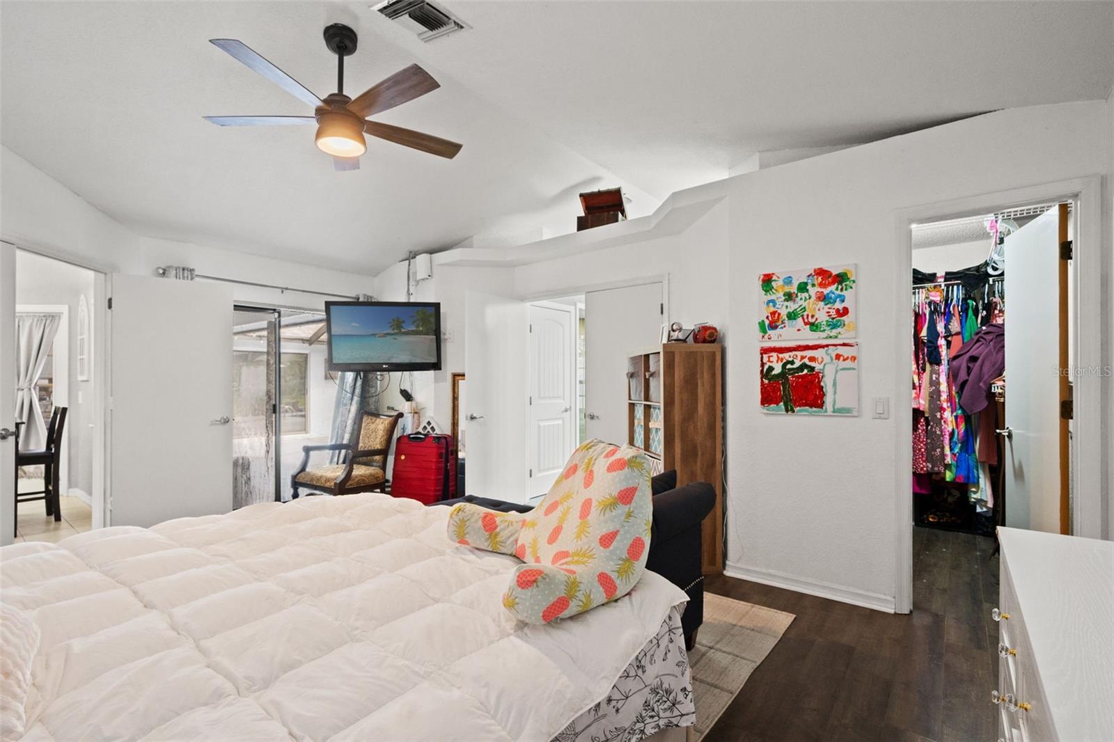 OAKS THE - Residential