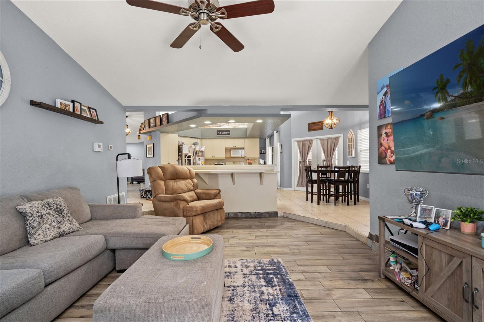 OAKS THE - Residential