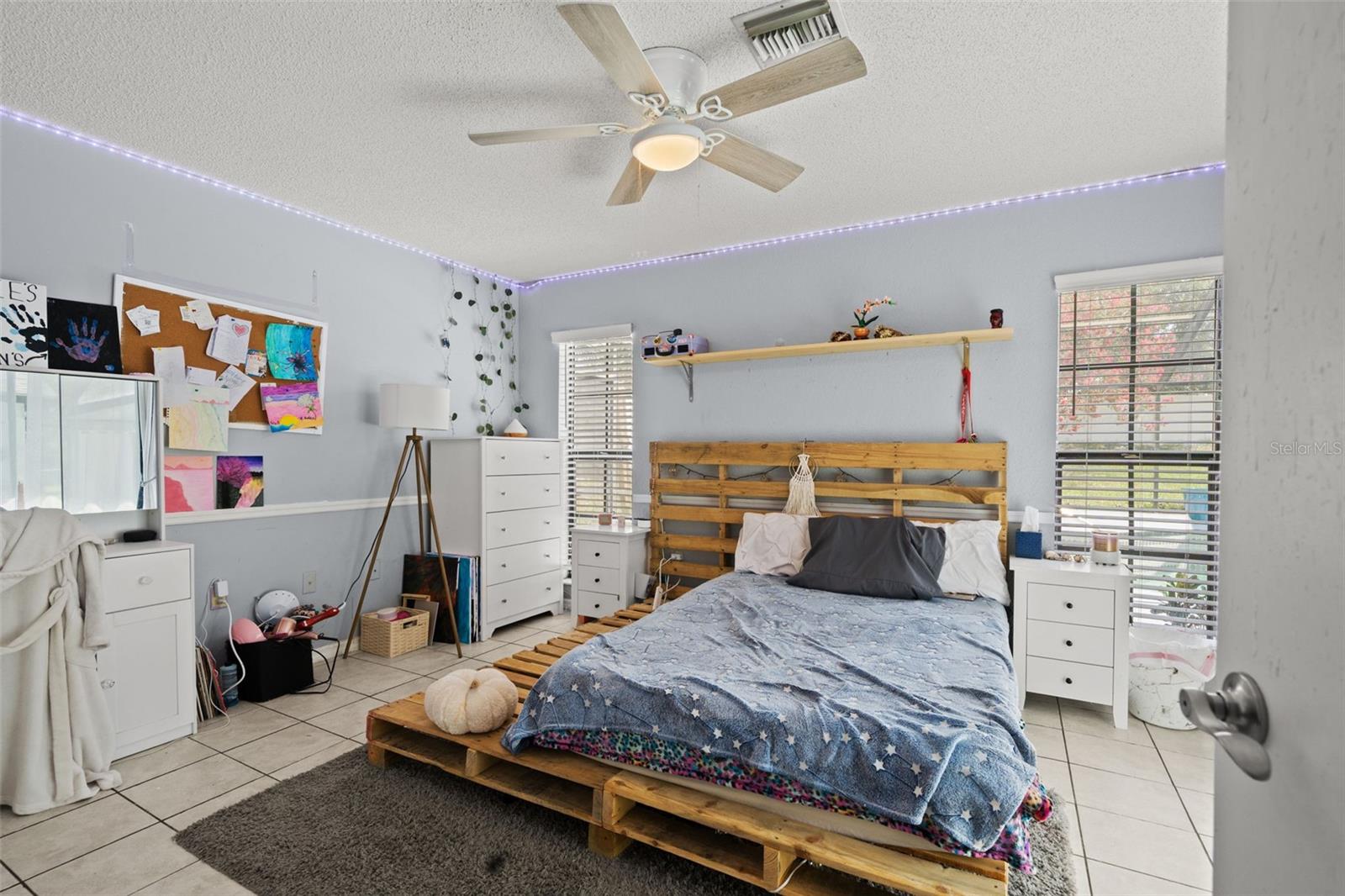 OAKS THE - Residential