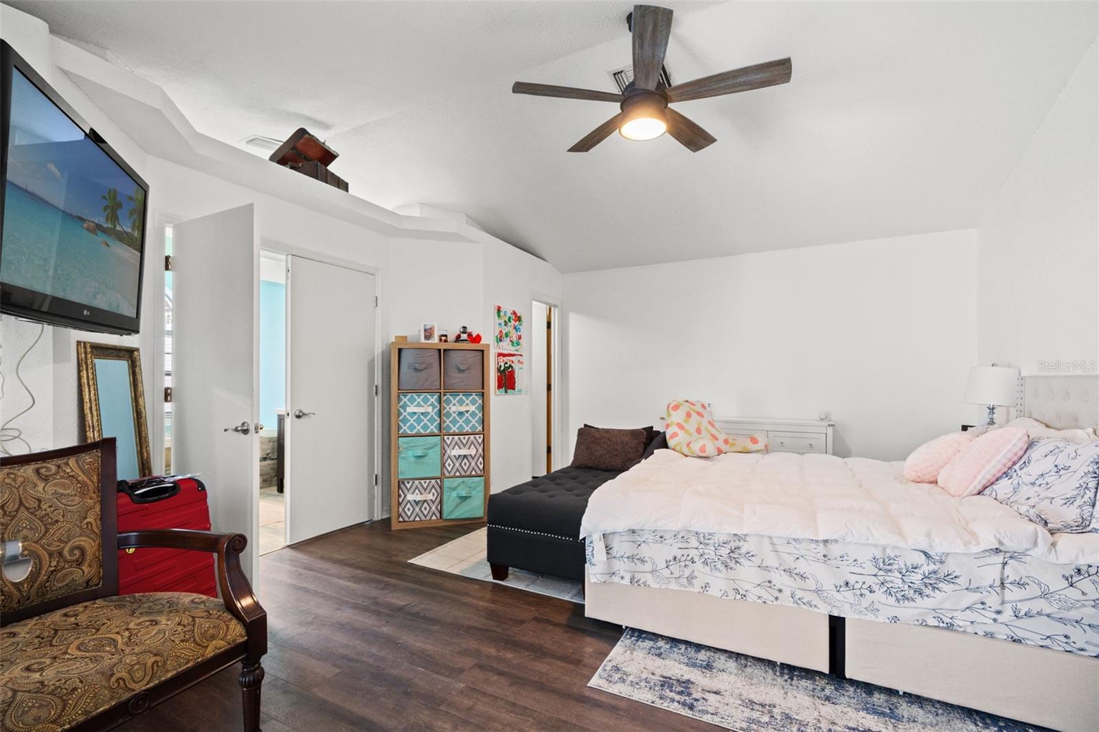 OAKS THE - Residential