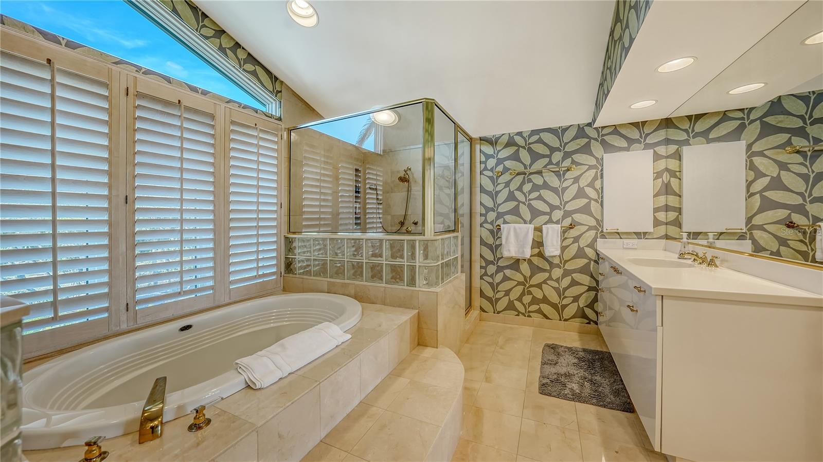 BAY ISLES - Residential