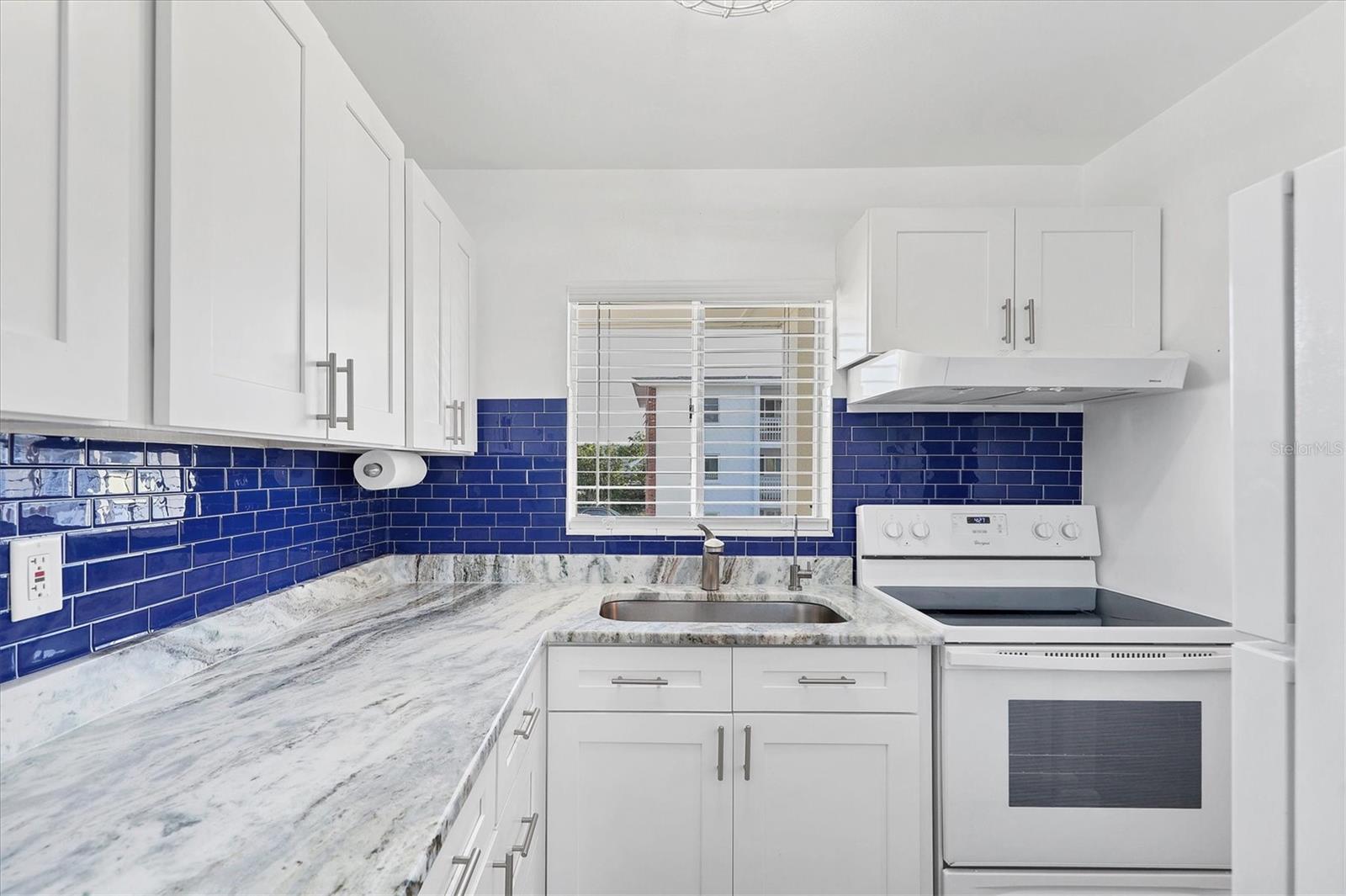 BAYSHORE GARDENS APTS 6 - Residential