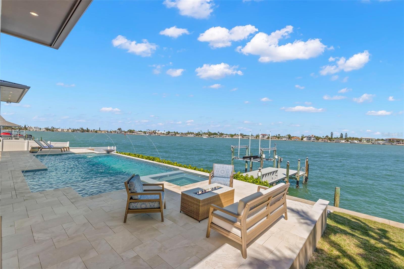 TIERRA VERDE UNIT 1 3RD REP - Residential