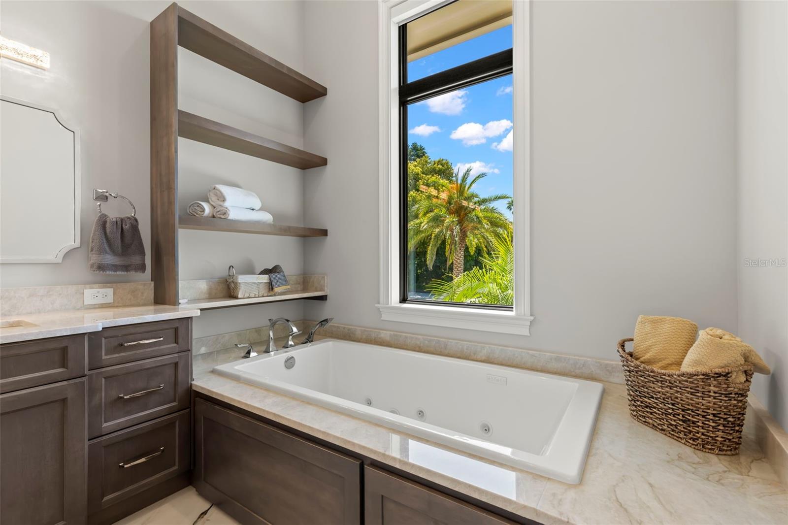 TIERRA VERDE UNIT 1 3RD REP - Residential