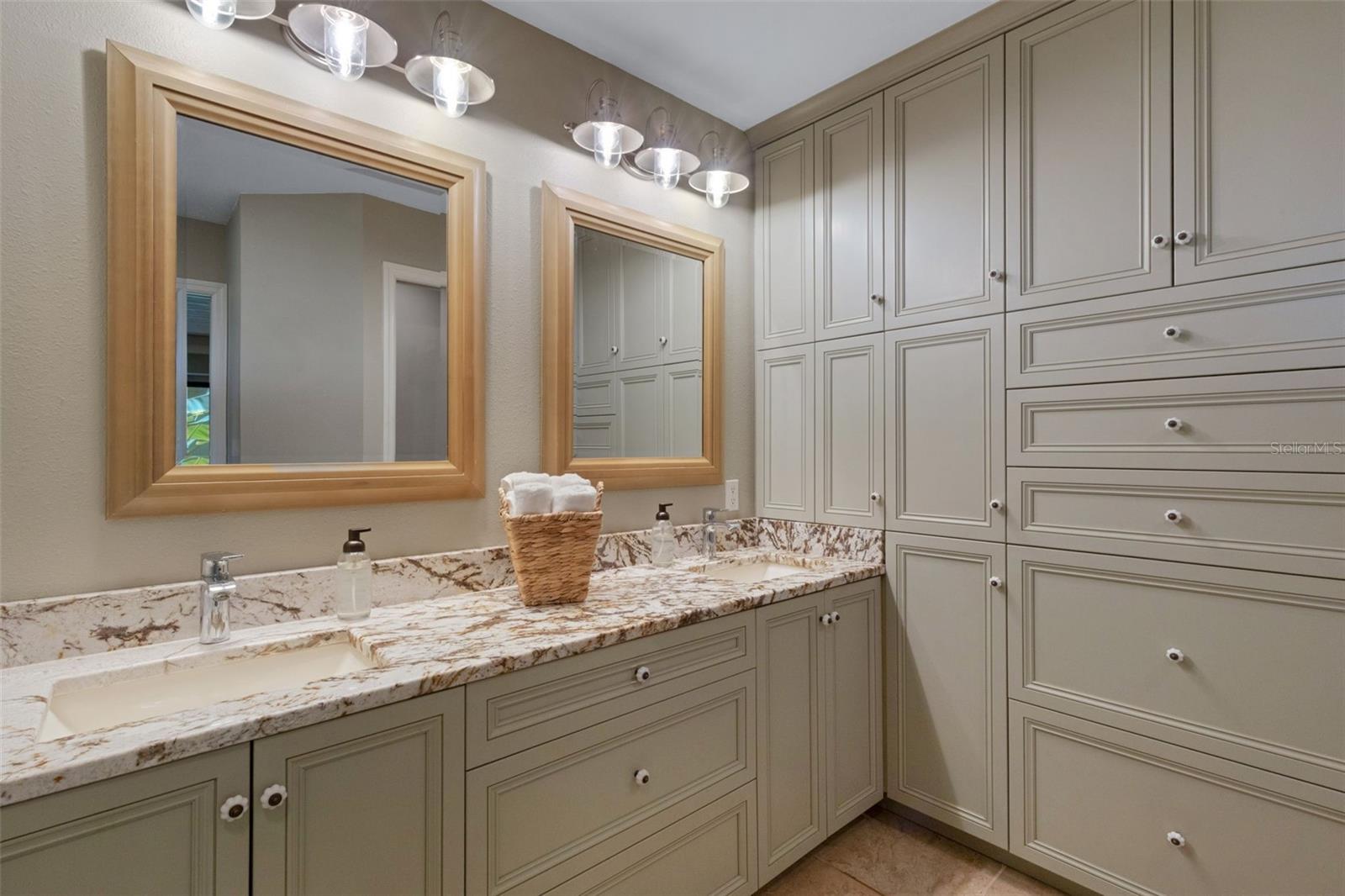 OVERBROOK GARDENS - Residential