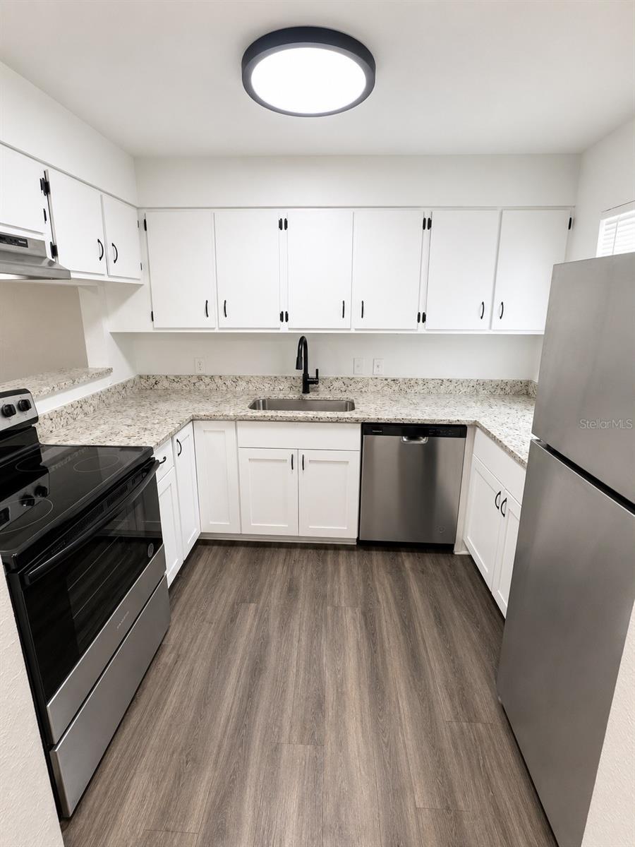 BRIARWOOD APARTMENTS - Residential Lease