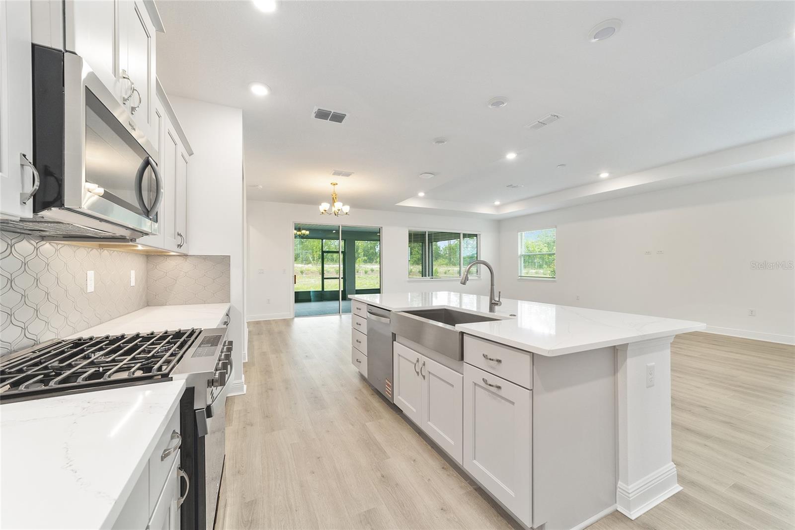ON TOP OF THE WORLD - Residential