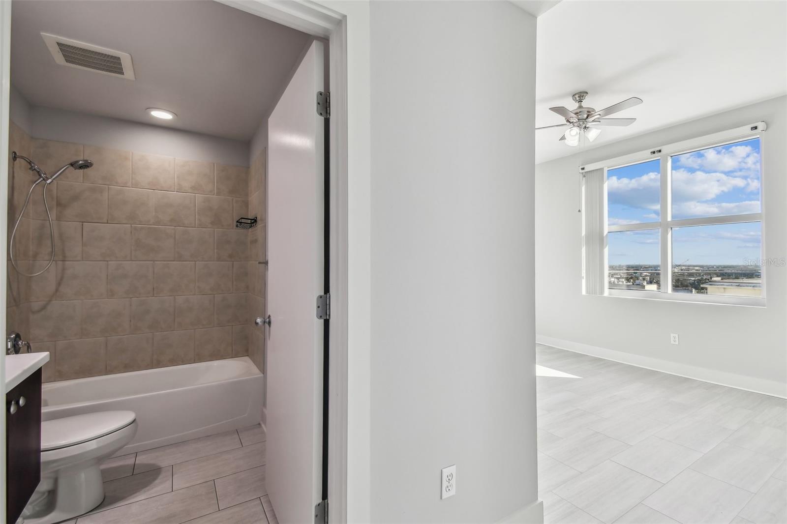 GRAND CENTRAL AT KENNEDY RESID - Residential