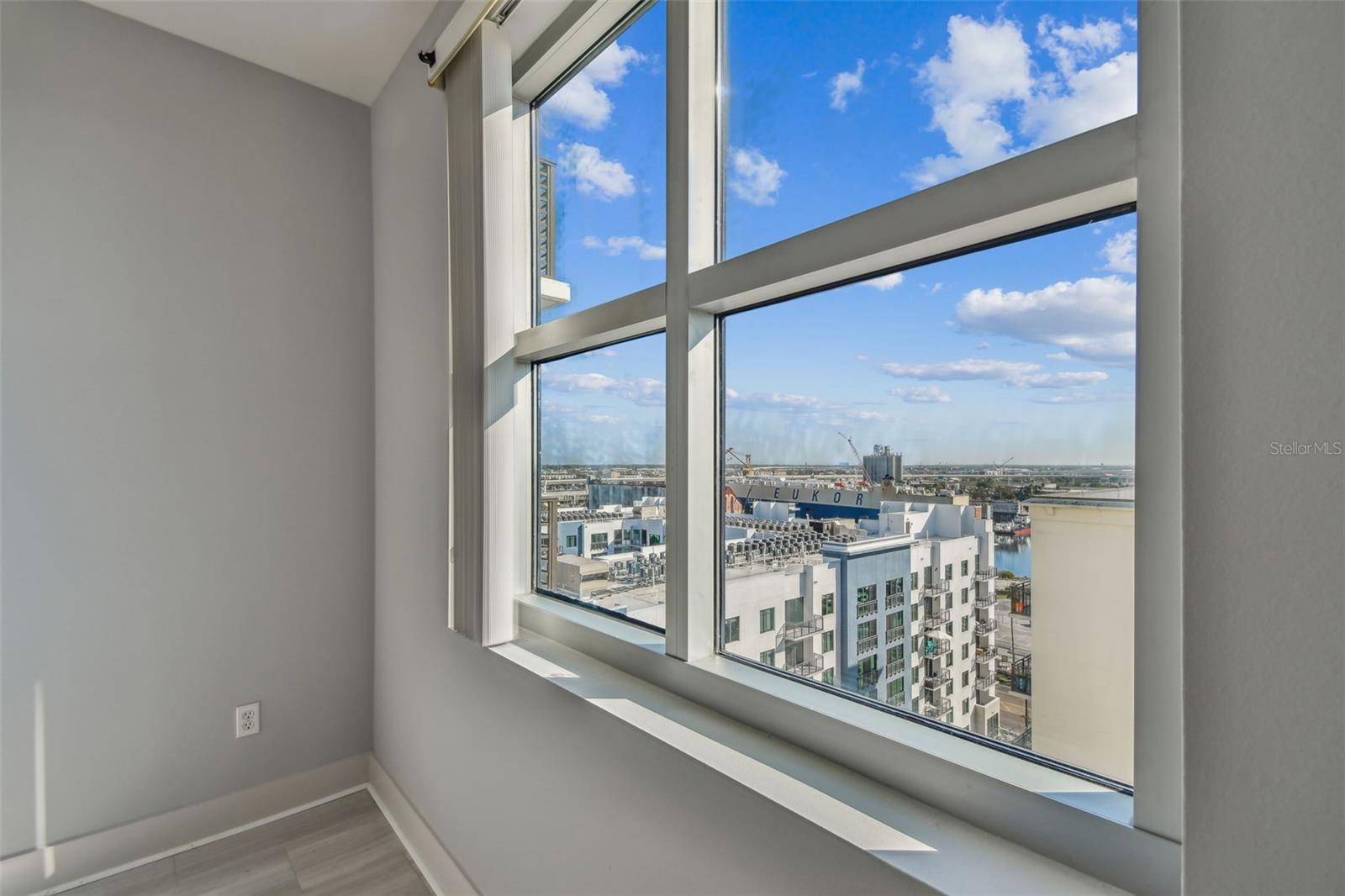 GRAND CENTRAL AT KENNEDY RESID - Residential