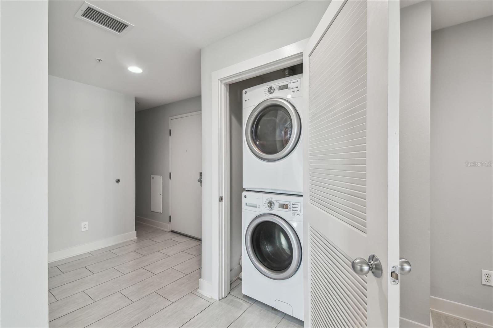 GRAND CENTRAL AT KENNEDY RESID - Residential