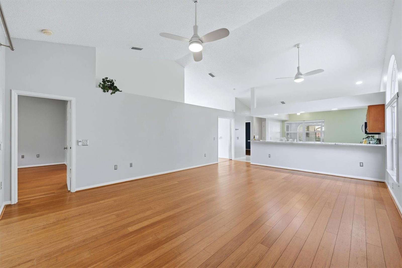 LONGWOOD VILLAS/TIVOLI - Residential