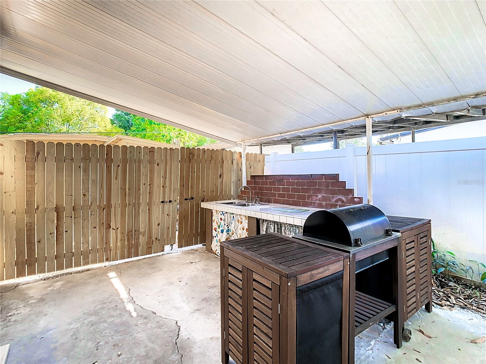 JOHN H DREWS FIRST EXT - Residential Lease