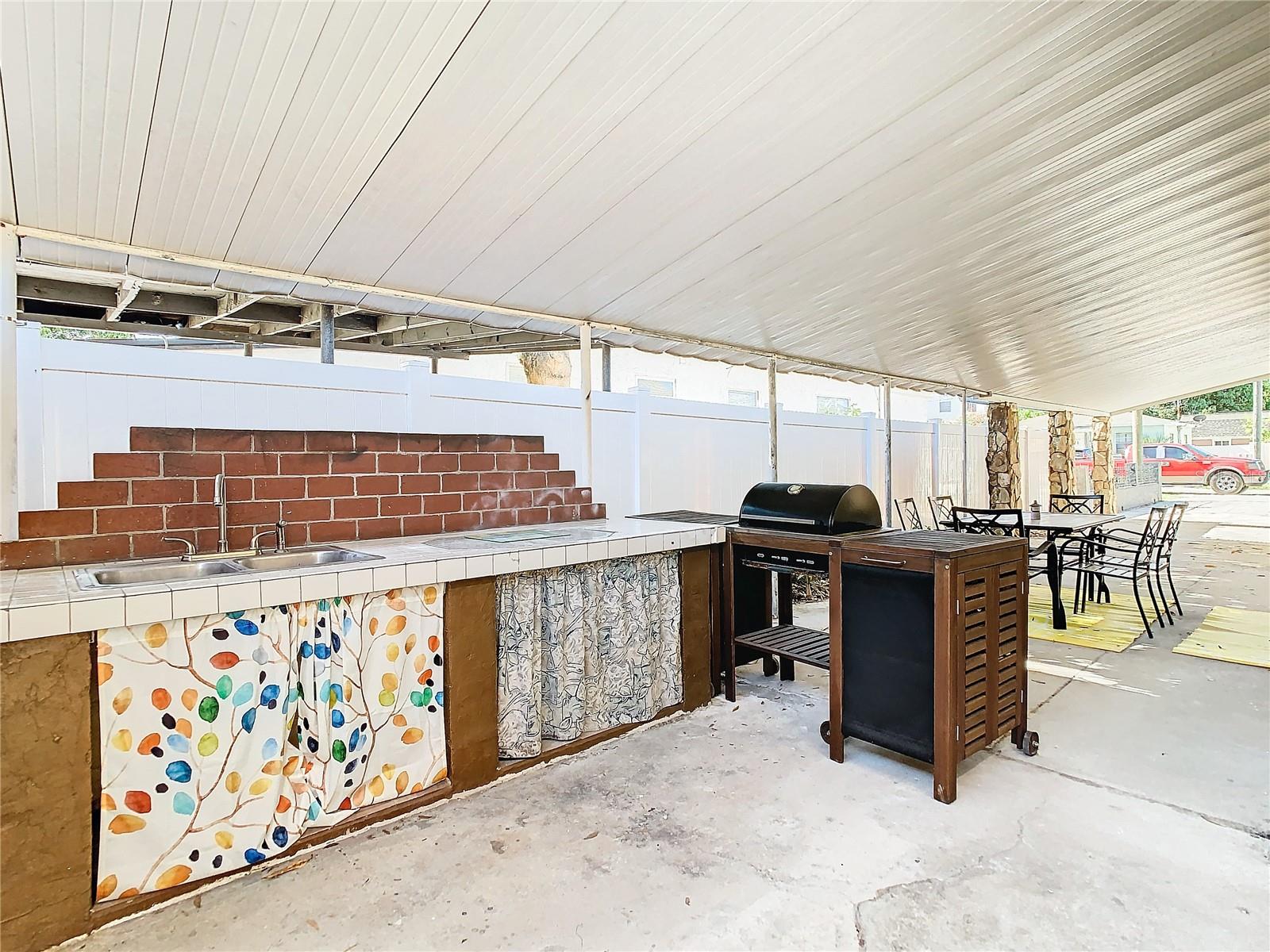 JOHN H DREWS FIRST EXT - Residential Lease