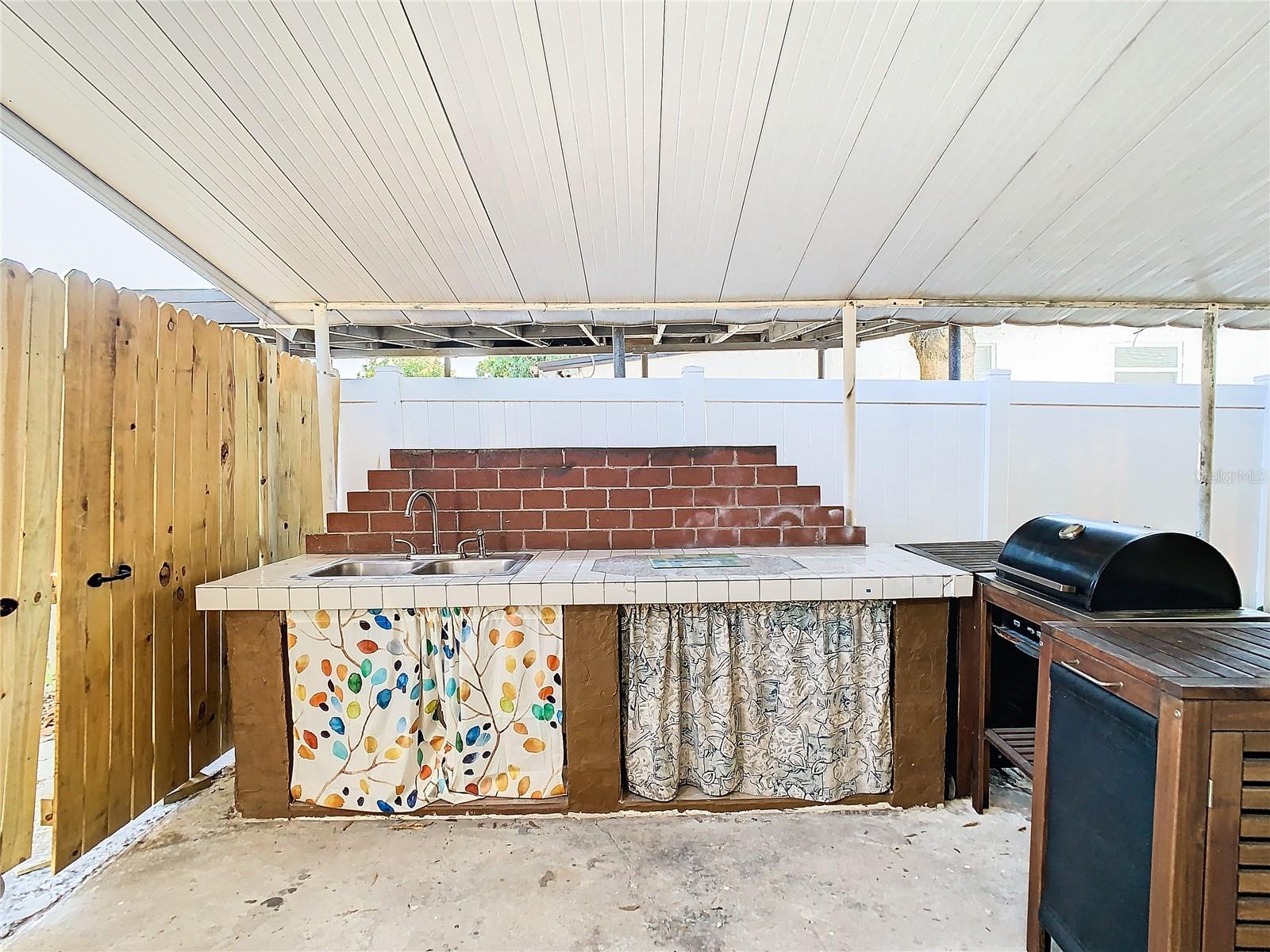 JOHN H DREWS FIRST EXT - Residential Lease