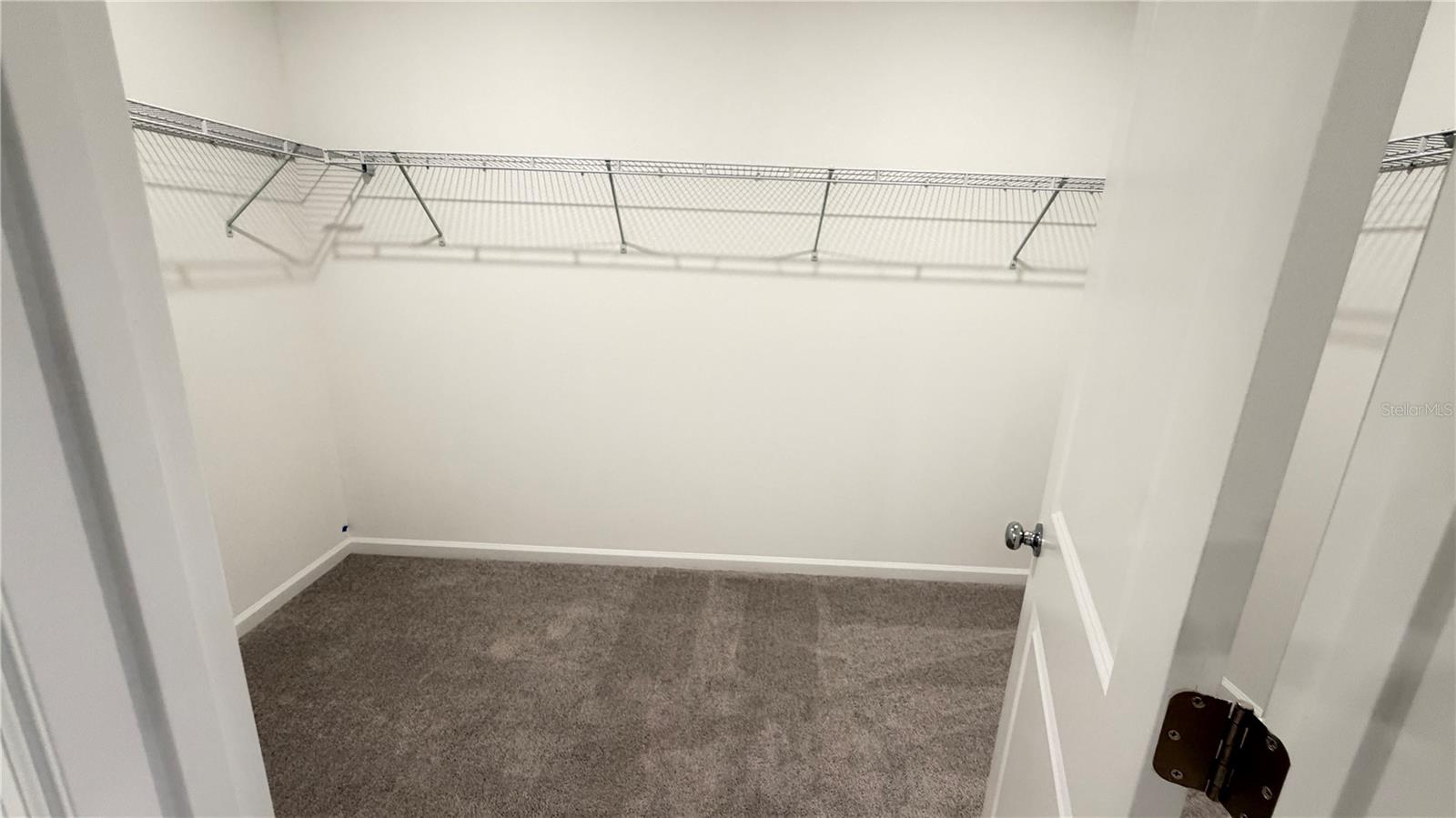 KNIGHTSBRIDGE 50S - Residential Lease