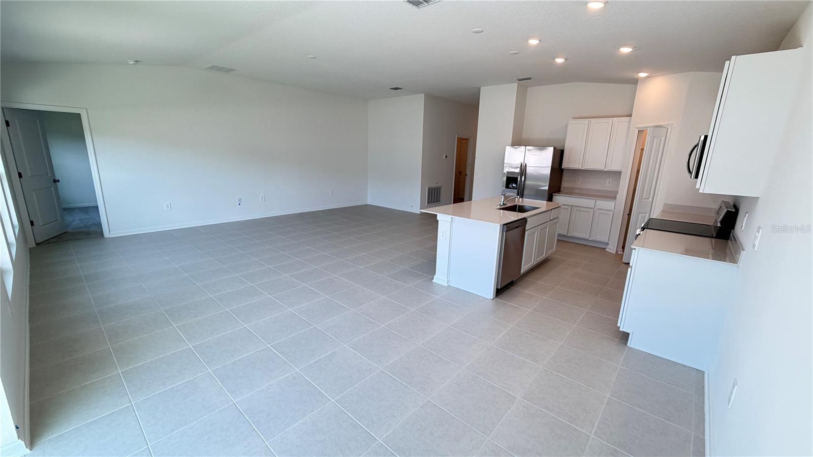 KNIGHTSBRIDGE 50S - Residential Lease