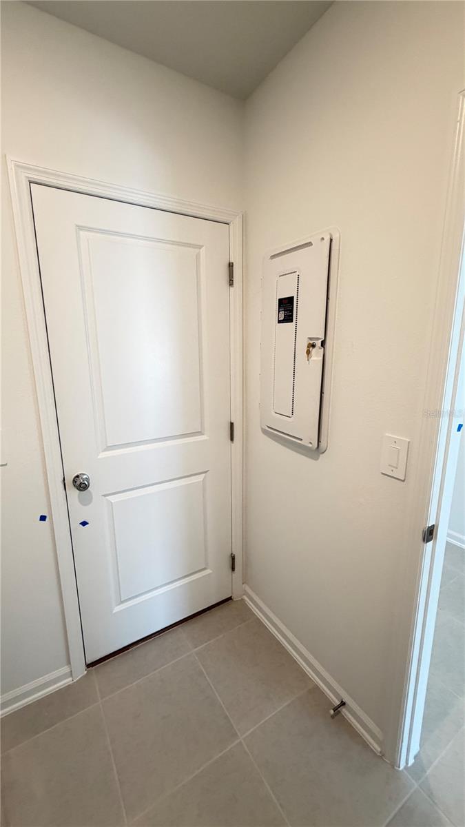 KNIGHTSBRIDGE 50S - Residential Lease