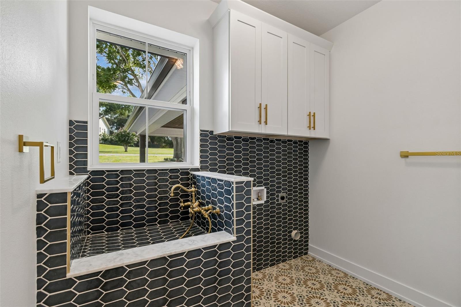 LAKE TN COUNTRY ESTATES - Residential