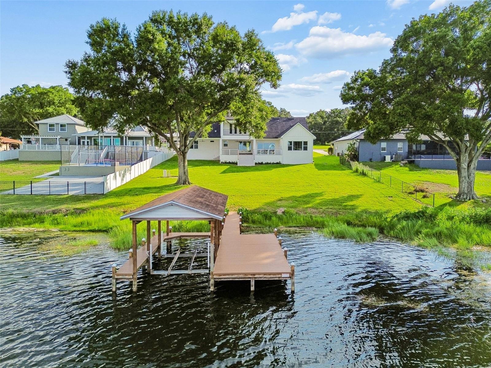 LAKE TN COUNTRY ESTATES - Residential