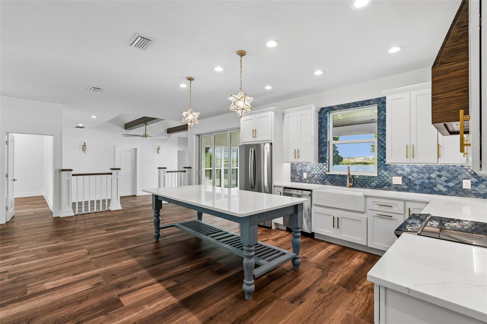 LAKE TN COUNTRY ESTATES - Residential