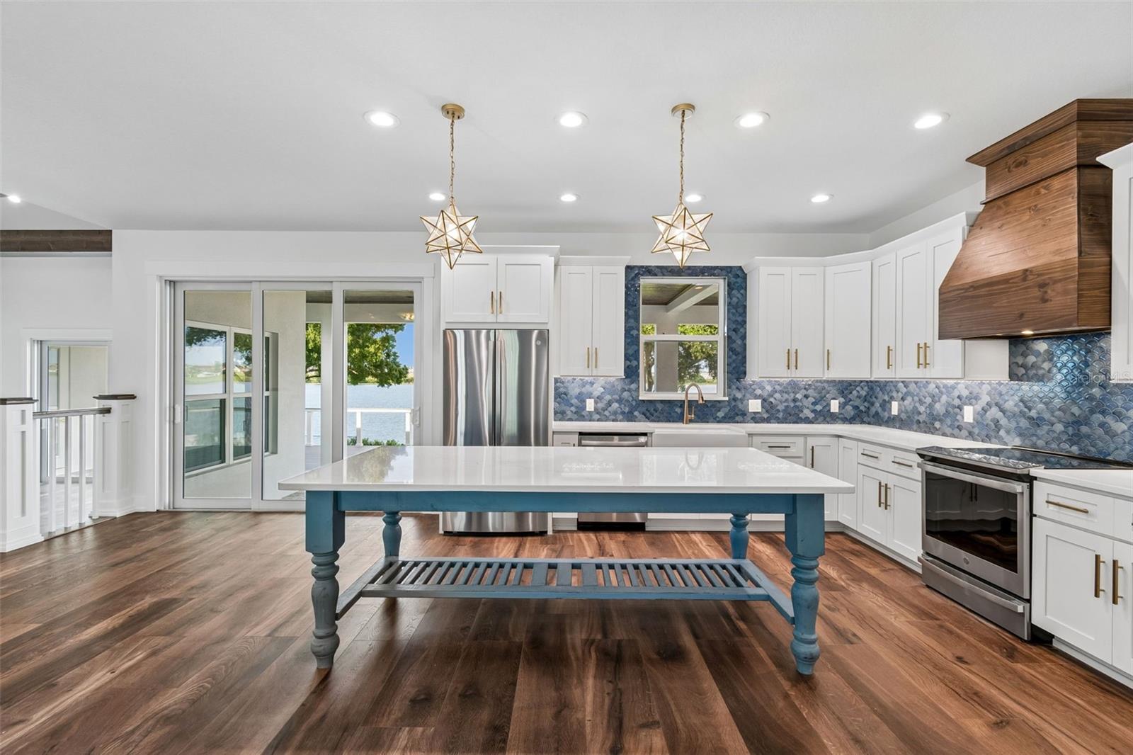 LAKE TN COUNTRY ESTATES - Residential