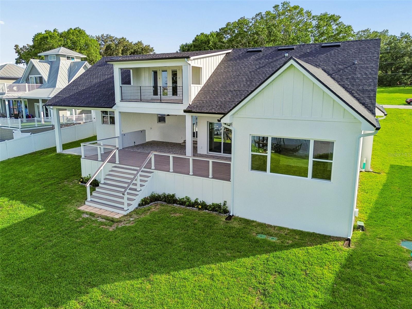 LAKE TN COUNTRY ESTATES - Residential