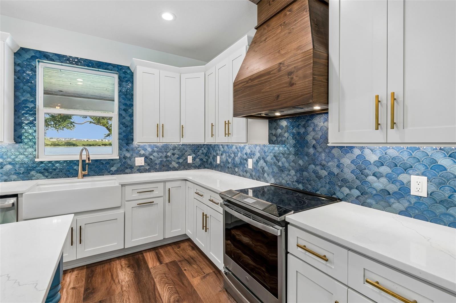 LAKE TN COUNTRY ESTATES - Residential