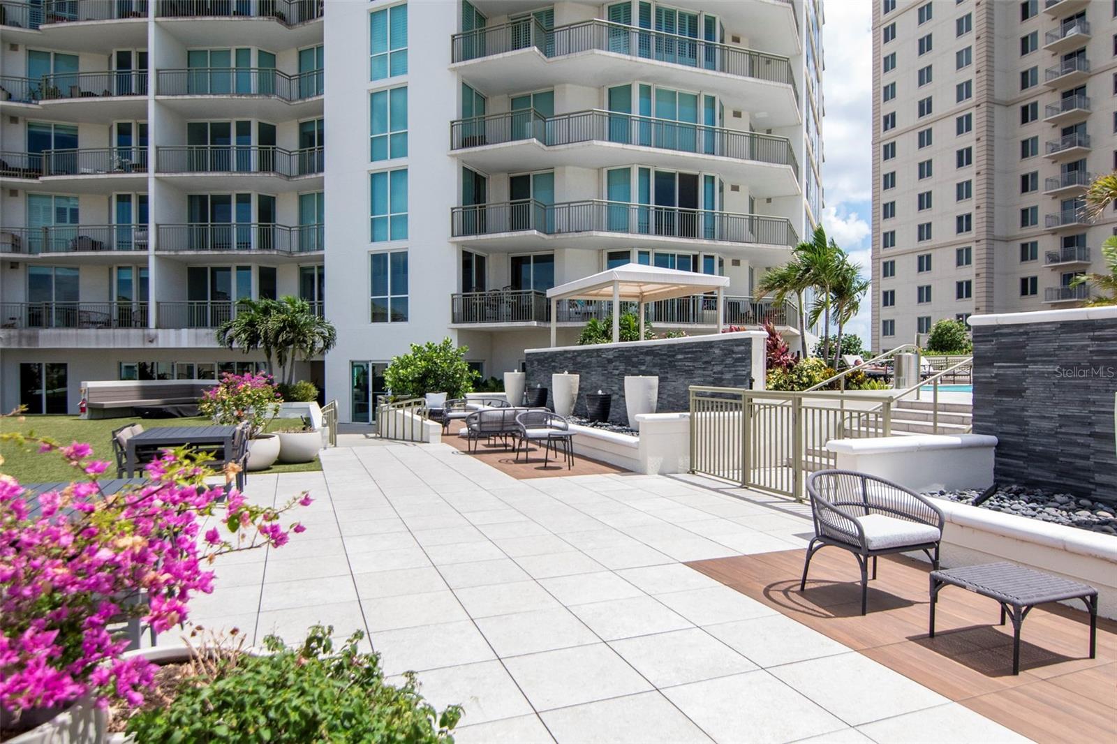 THE PLAZA HARBOUR ISLAND A CON - Residential