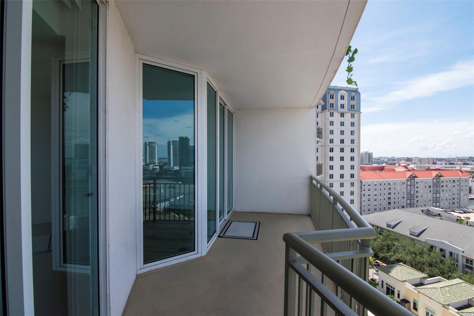 THE PLAZA HARBOUR ISLAND A CON - Residential