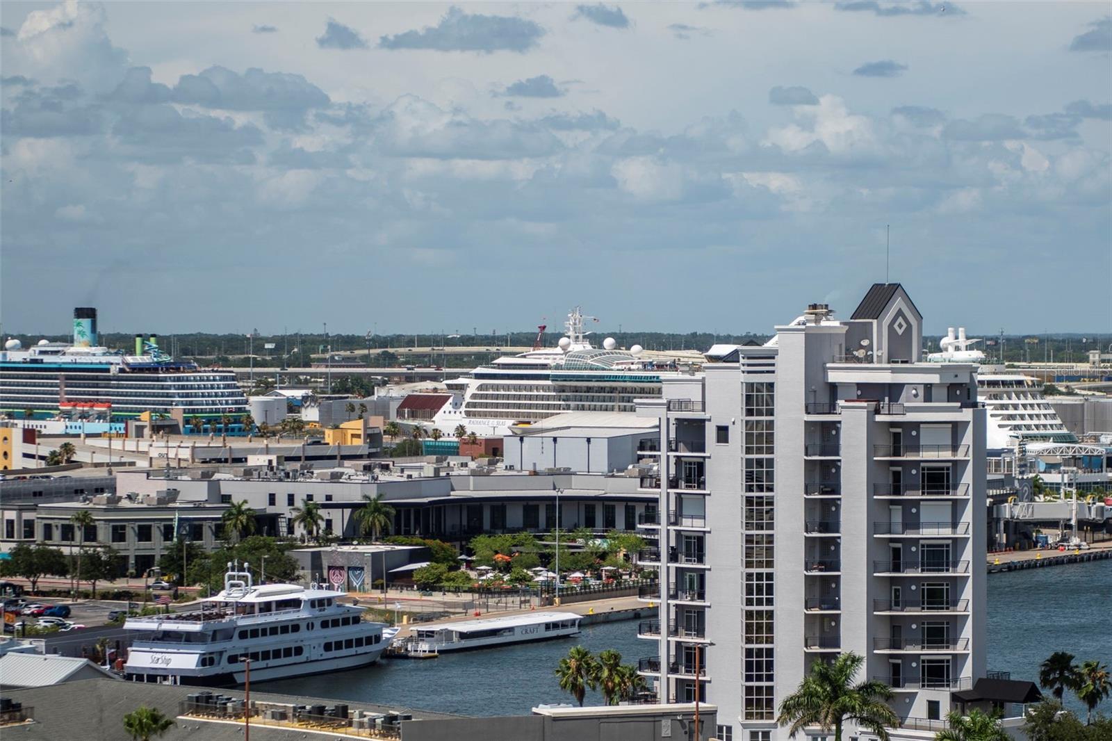 THE PLAZA HARBOUR ISLAND A CON - Residential
