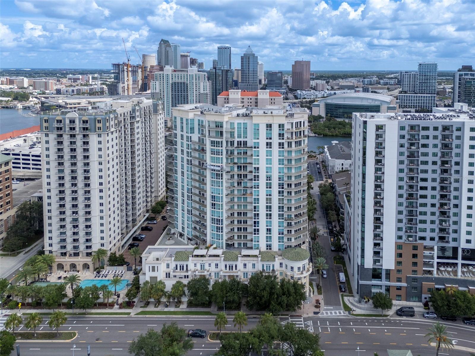 THE PLAZA HARBOUR ISLAND A CON - Residential