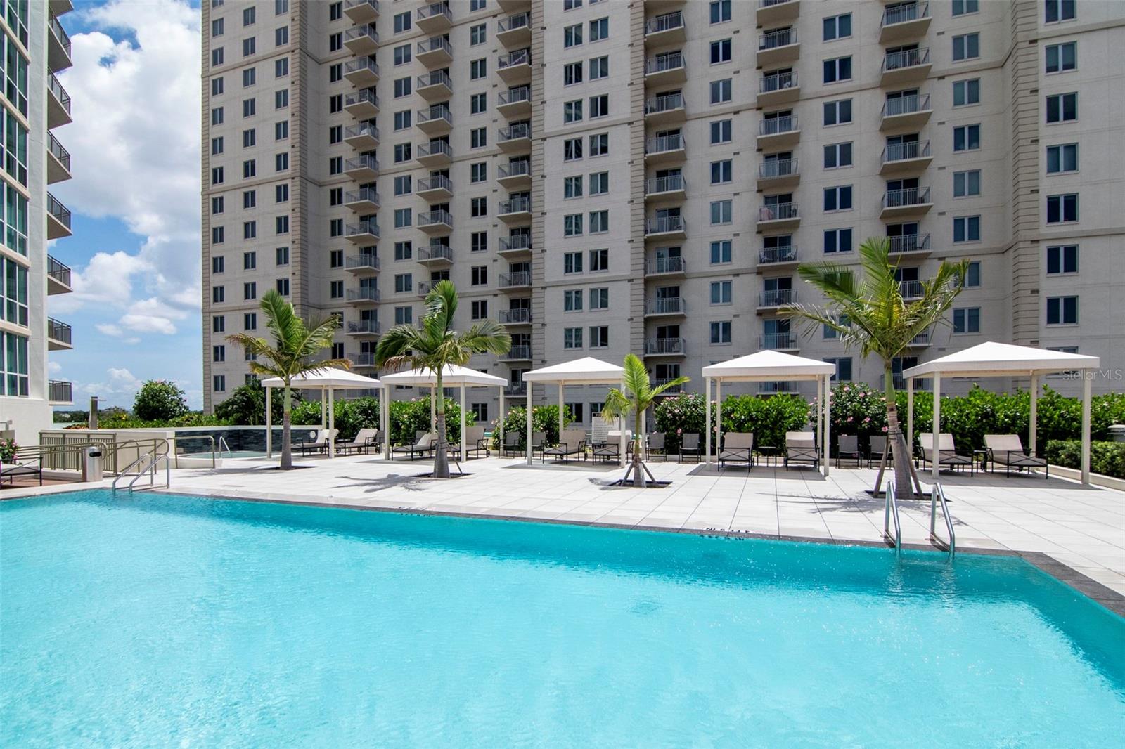 THE PLAZA HARBOUR ISLAND A CON - Residential