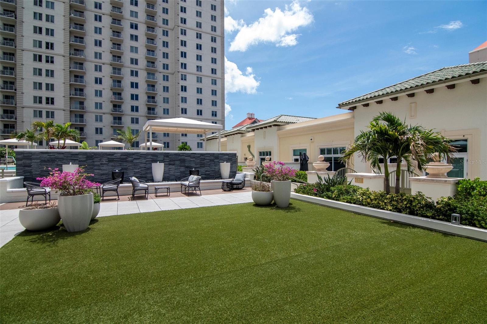 THE PLAZA HARBOUR ISLAND A CON - Residential