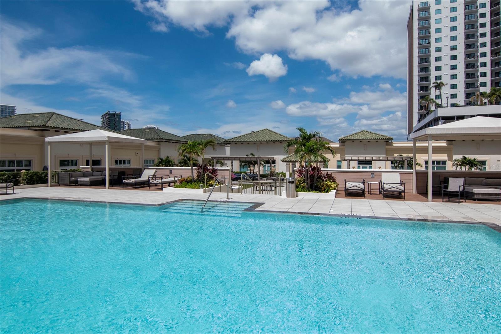 THE PLAZA HARBOUR ISLAND A CON - Residential