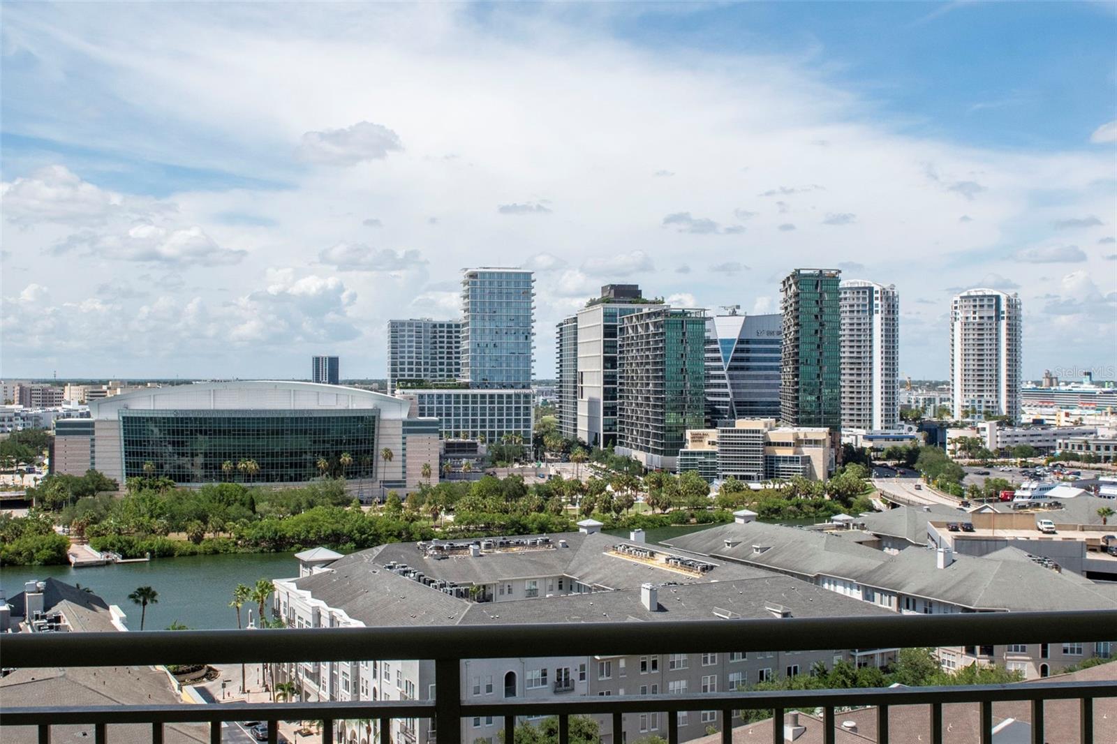 THE PLAZA HARBOUR ISLAND A CON - Residential