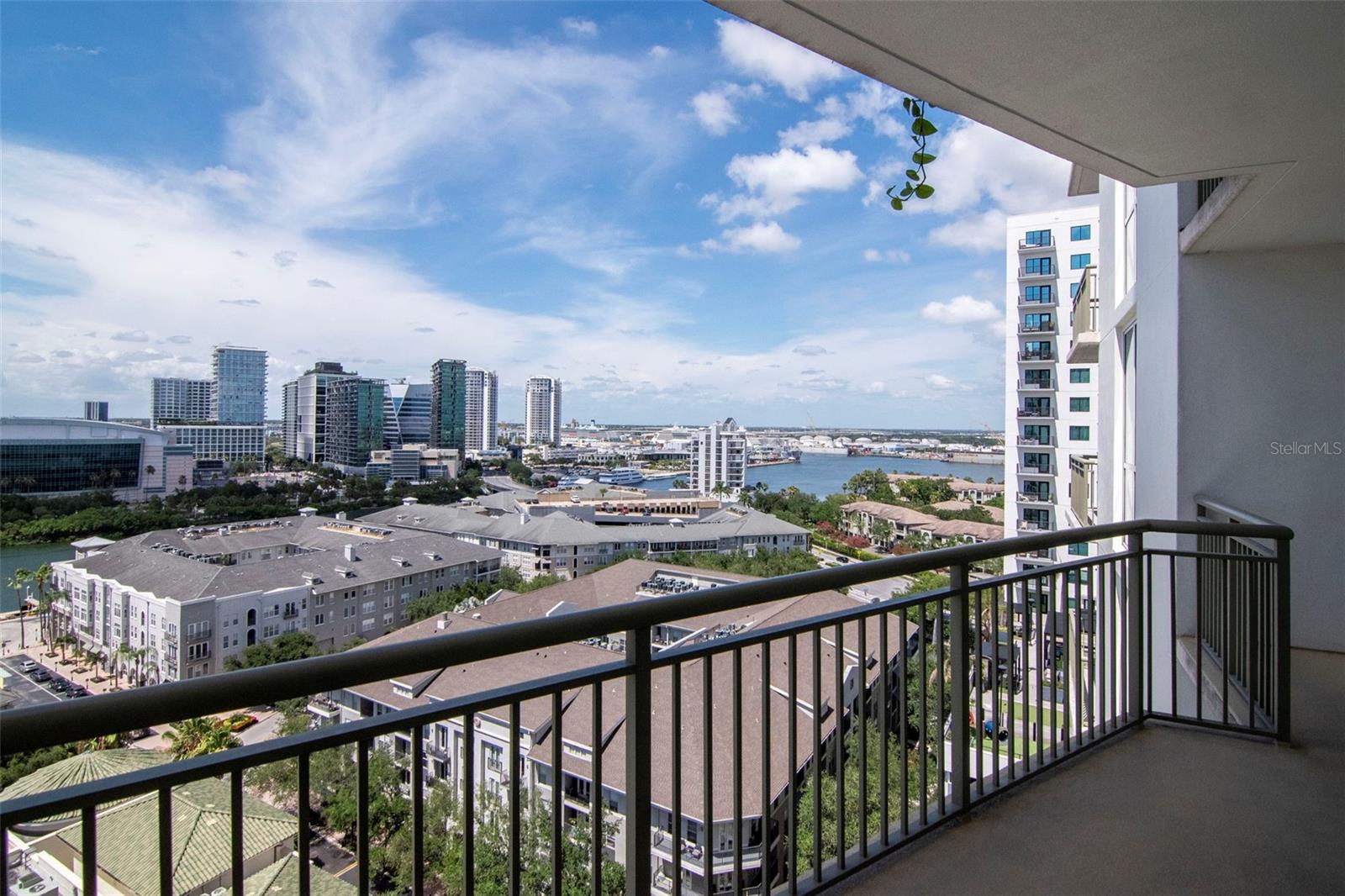 THE PLAZA HARBOUR ISLAND A CON - Residential