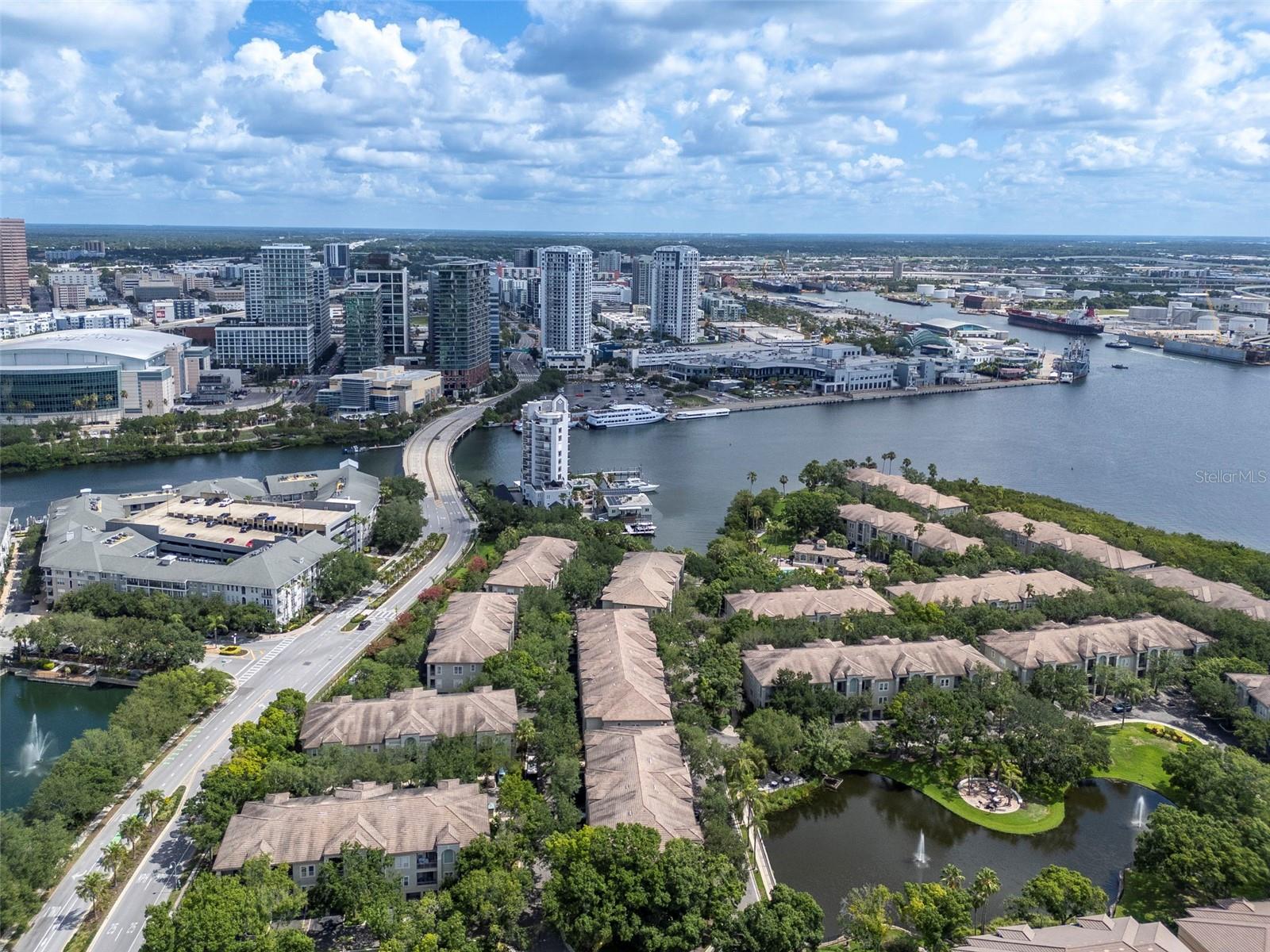 THE PLAZA HARBOUR ISLAND A CON - Residential