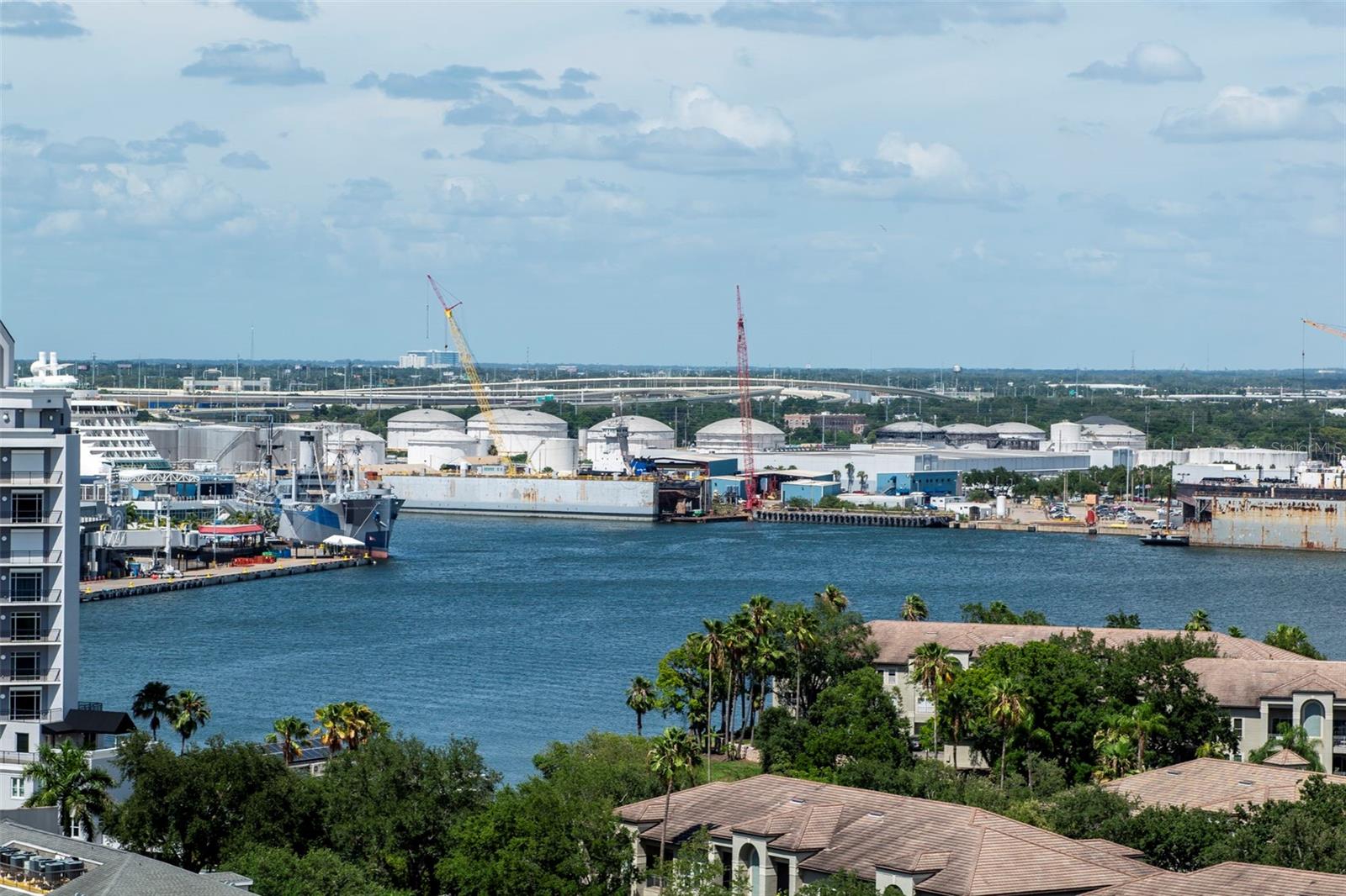 THE PLAZA HARBOUR ISLAND A CON - Residential