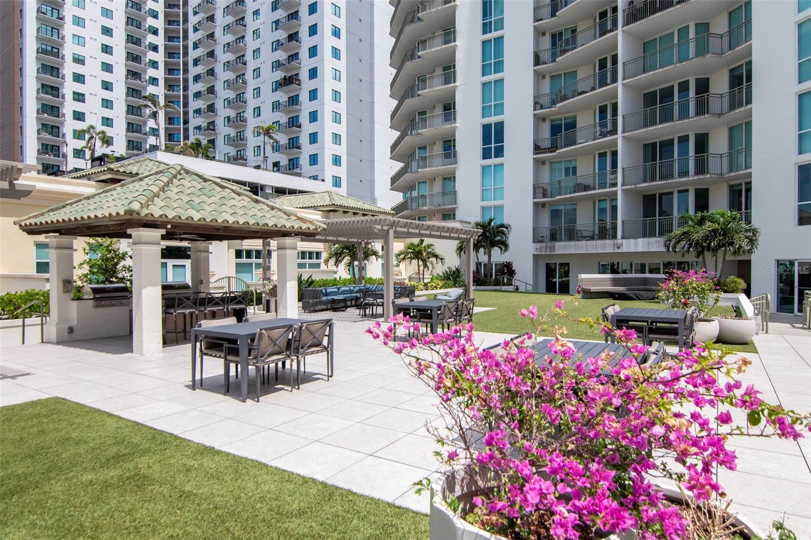 THE PLAZA HARBOUR ISLAND A CON - Residential