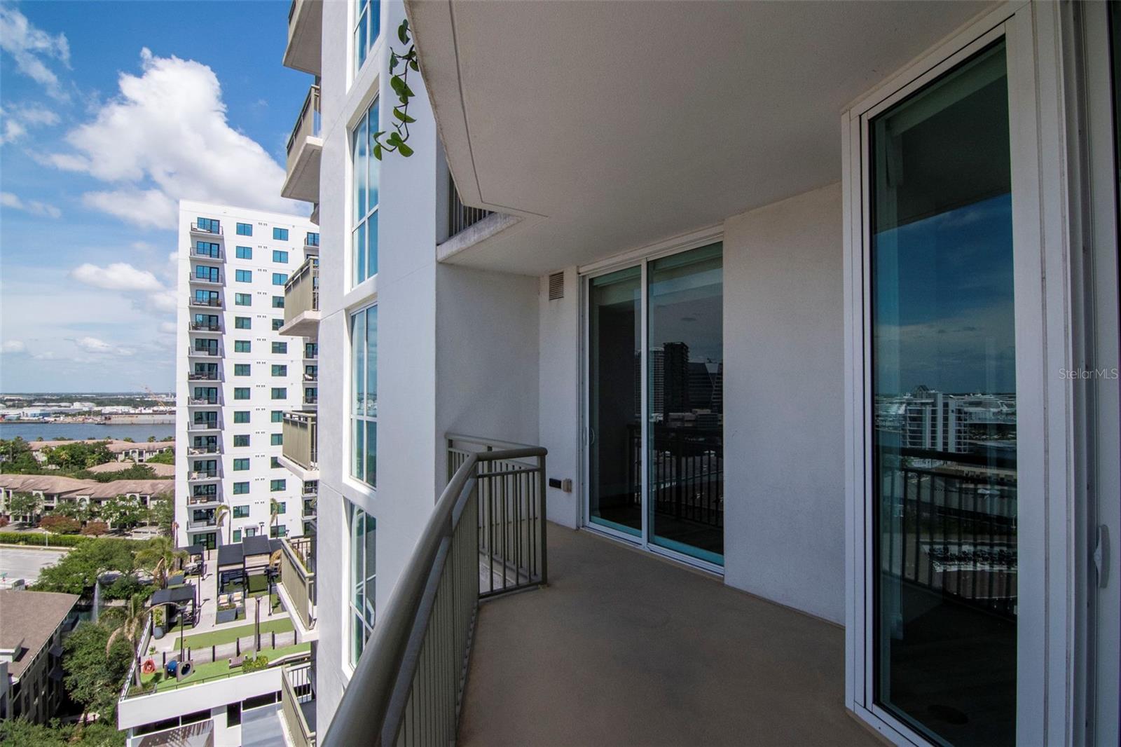 THE PLAZA HARBOUR ISLAND A CON - Residential