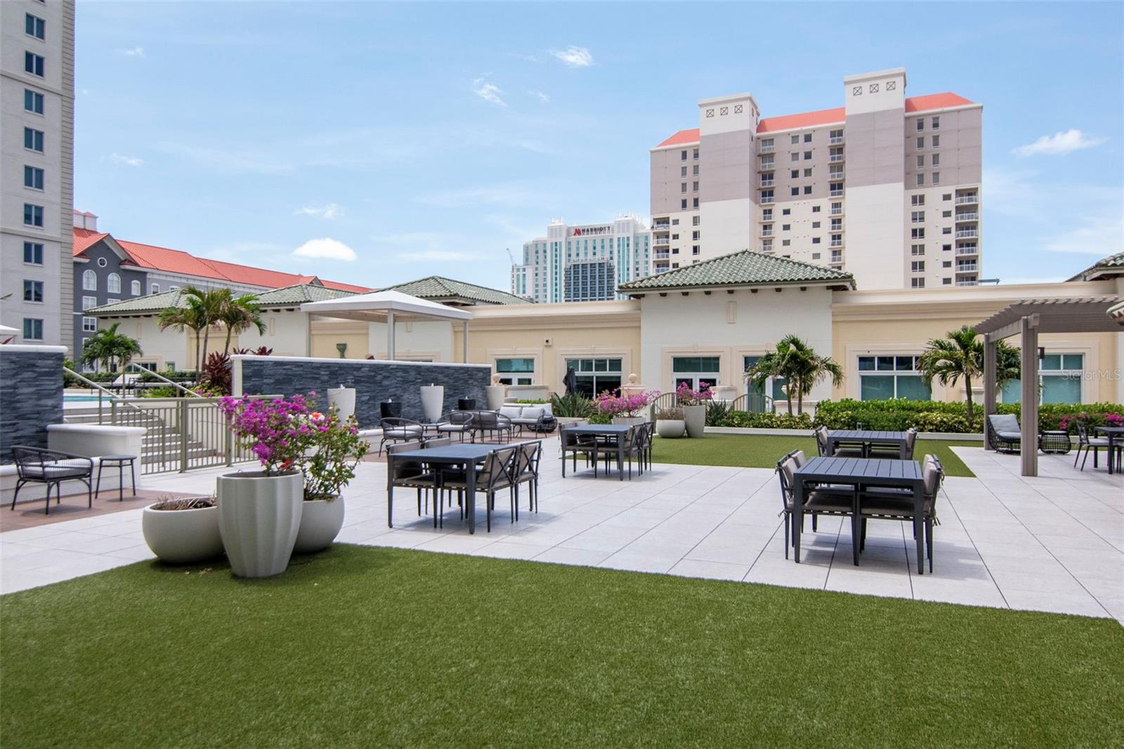 THE PLAZA HARBOUR ISLAND A CON - Residential