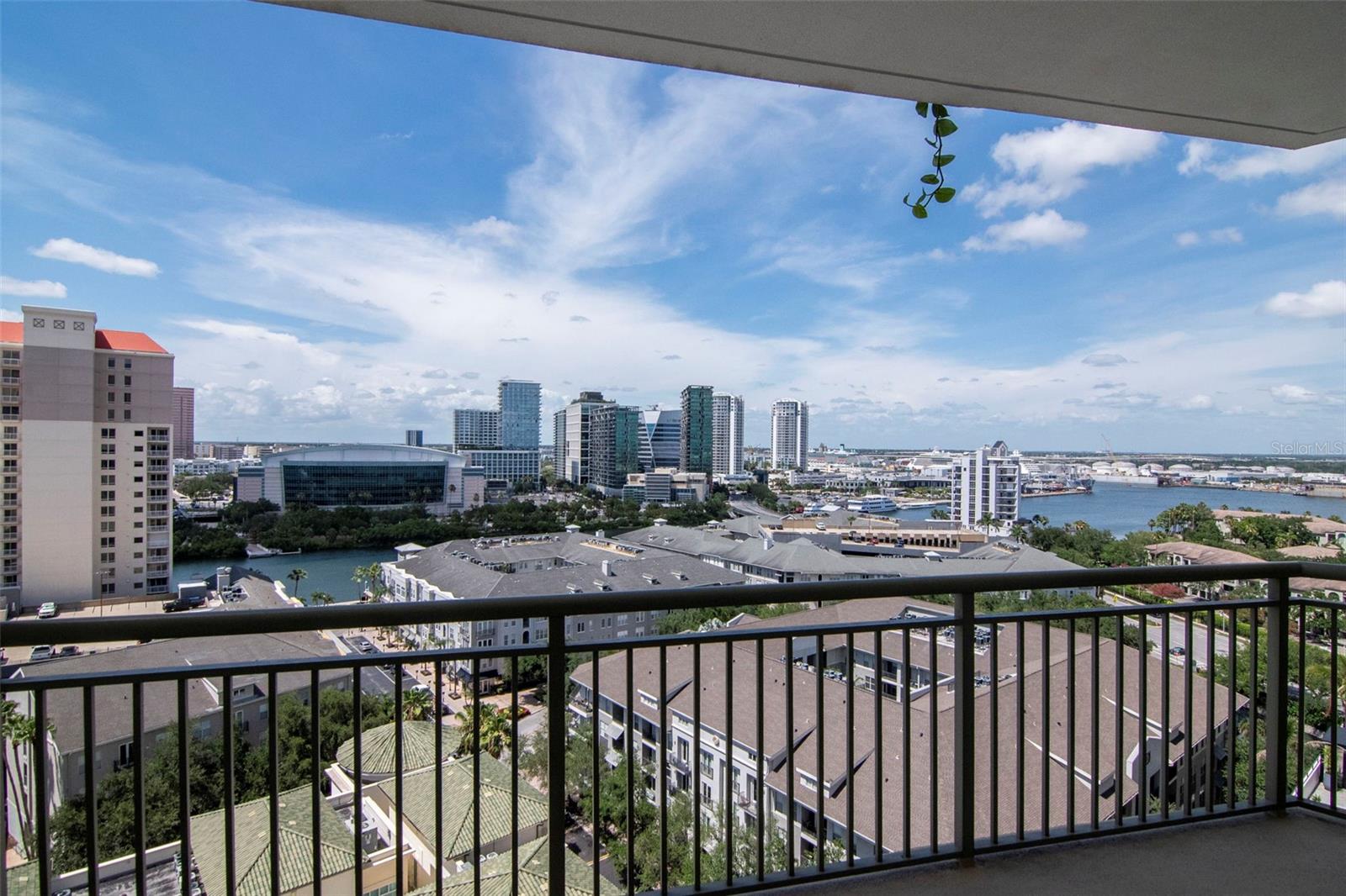 THE PLAZA HARBOUR ISLAND A CON - Residential