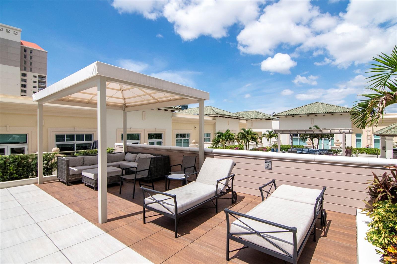 THE PLAZA HARBOUR ISLAND A CON - Residential