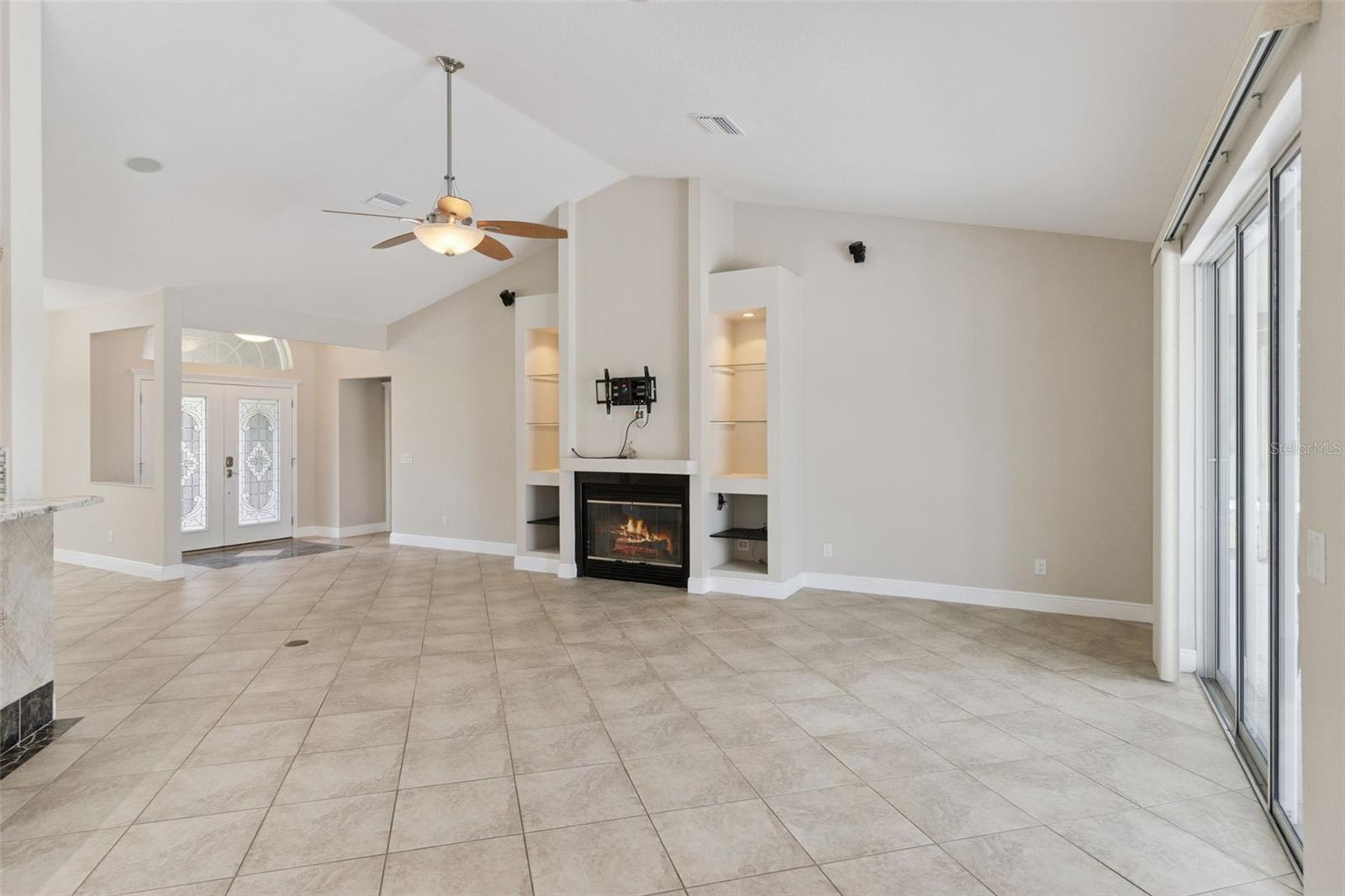 CROOKED LAKE - Residential