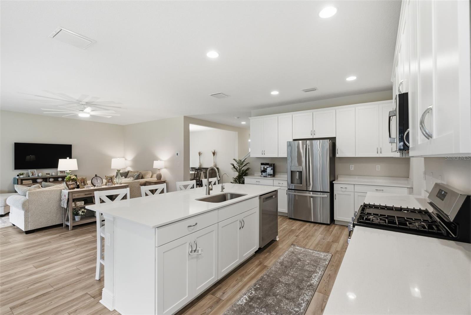 HINTON HAWKSTONE - Residential